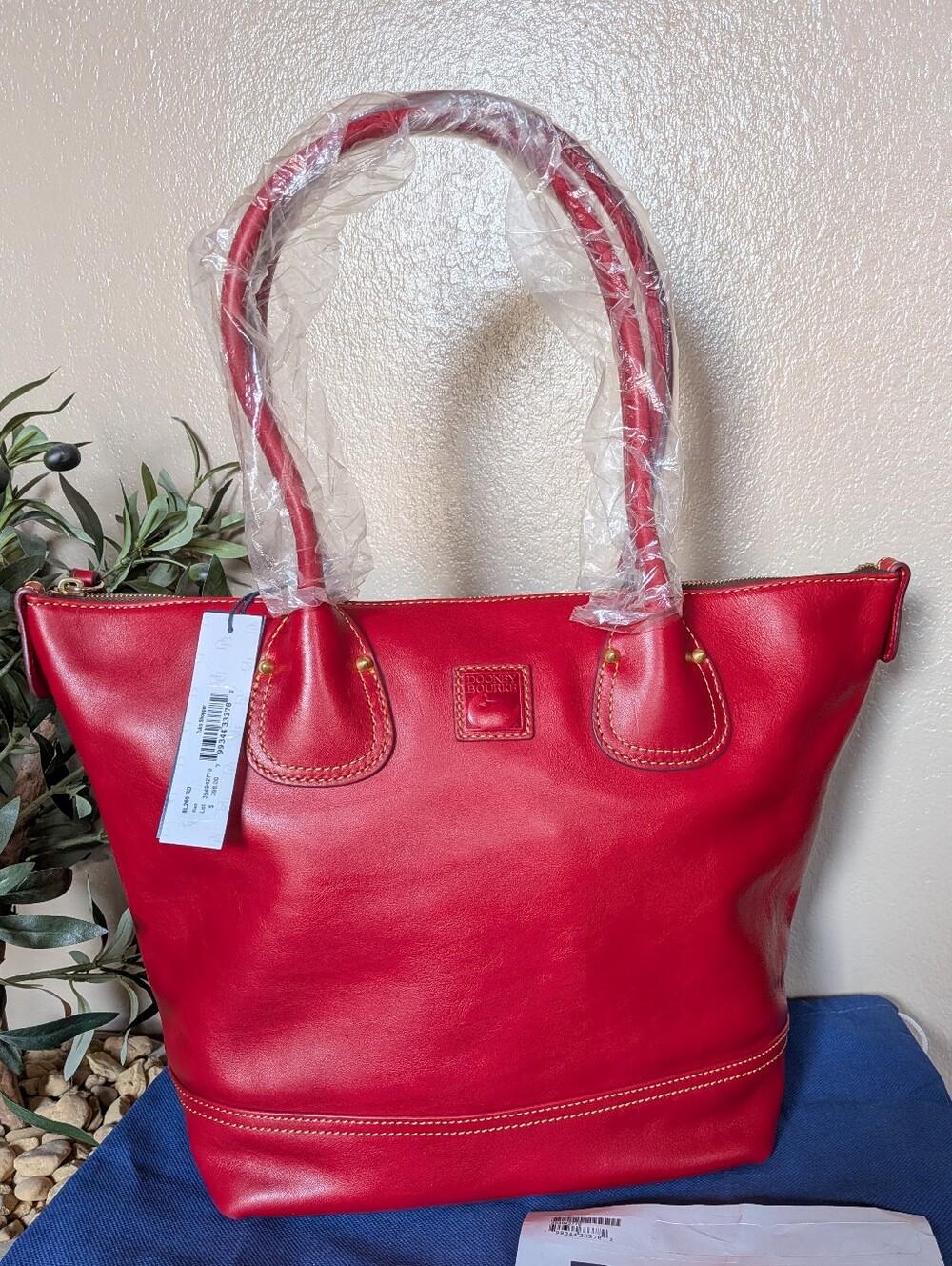 Beautiful! NWT Dooney and Bourke Florentine Tulip Shopper Tote in RED - Picture 1 of 8
